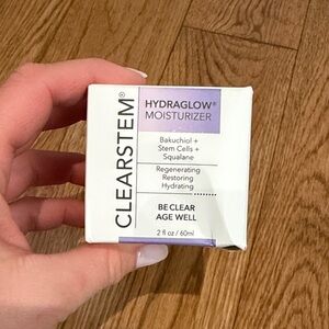 CLEARSTEM Hydraglow Moisturizer — Daily Hydrating Cream in White & Light Purple